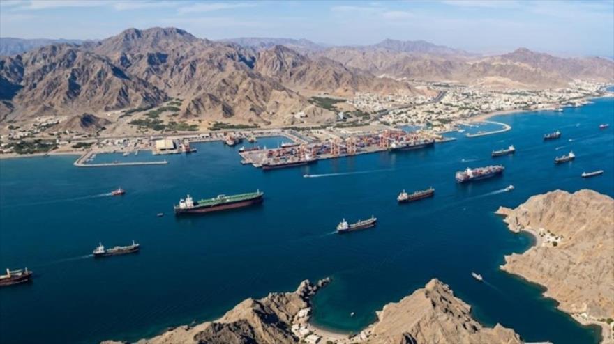 استهداف السفينة "تهامة" في باب المندب.. ضربة مباشرة لخط الغذاء البحري