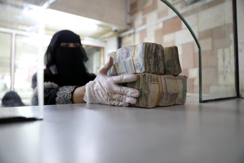 أزمة السيولة في اليمن: نقص في الأوراق لا في النقود